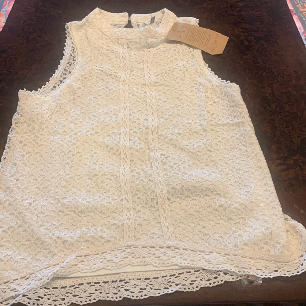 NWT paper crane brand laced lined top.